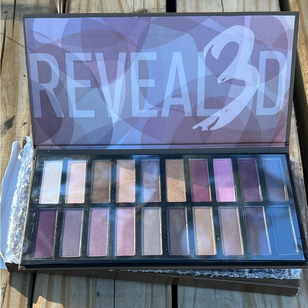 Costal Scents Reveal3D eyeshadow palette